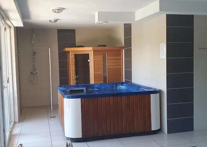 Апартаменты Mandara Wellnes Шиофок